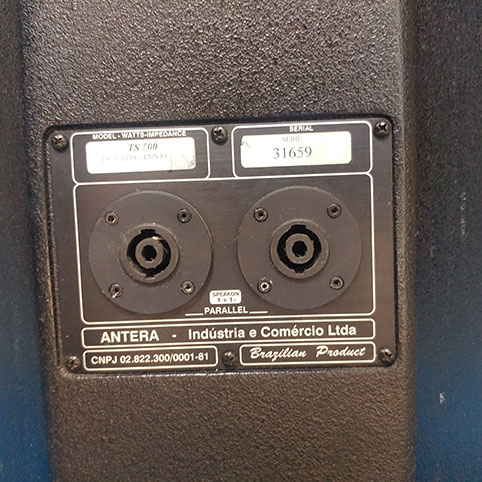 Caixa de Som Antera TS 500 - detalhe entrada de cabo